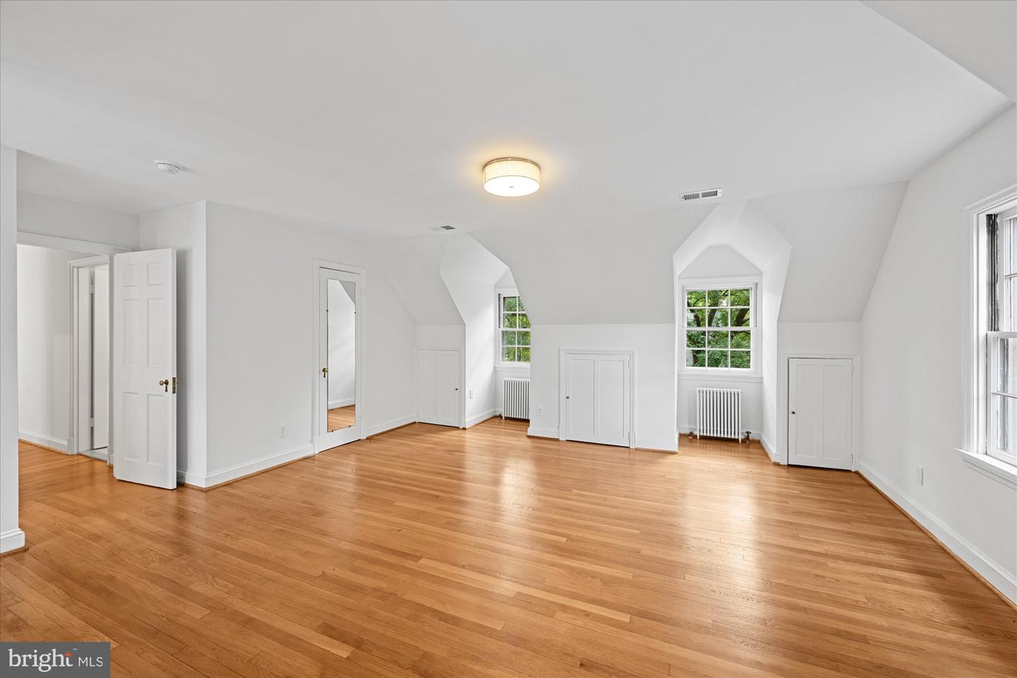 300 N JACKSON ST, ARLINGTON, Virginia 22201, 4 Bedrooms Bedrooms, ,3 BathroomsBathrooms,Residential,For sale,300 N JACKSON ST,VAAR2064006 MLS # VAAR2064006