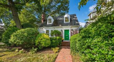 300 N JACKSON ST, ARLINGTON, Virginia 22201, 4 Bedrooms Bedrooms, ,3 BathroomsBathrooms,Residential,For sale,300 N JACKSON ST,VAAR2064006 MLS # VAAR2064006