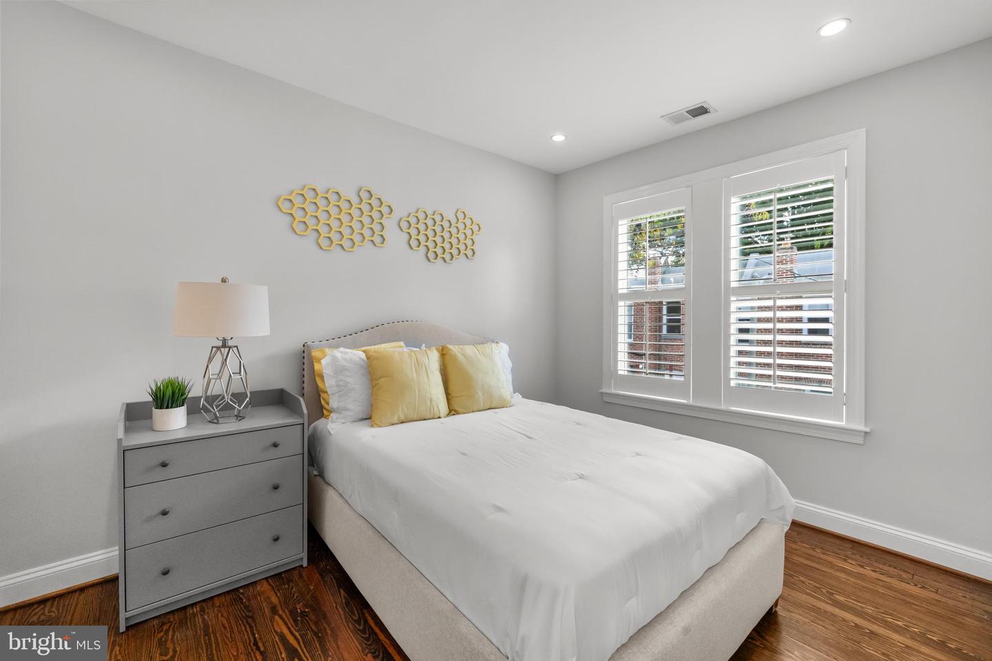 760 HOBART PL NW, WASHINGTON, District Of Columbia 20001, 3 Bedrooms Bedrooms, ,2 BathroomsBathrooms,Residential,For sale,760 HOBART PL NW,DCDC2223492 MLS # DCDC2223492