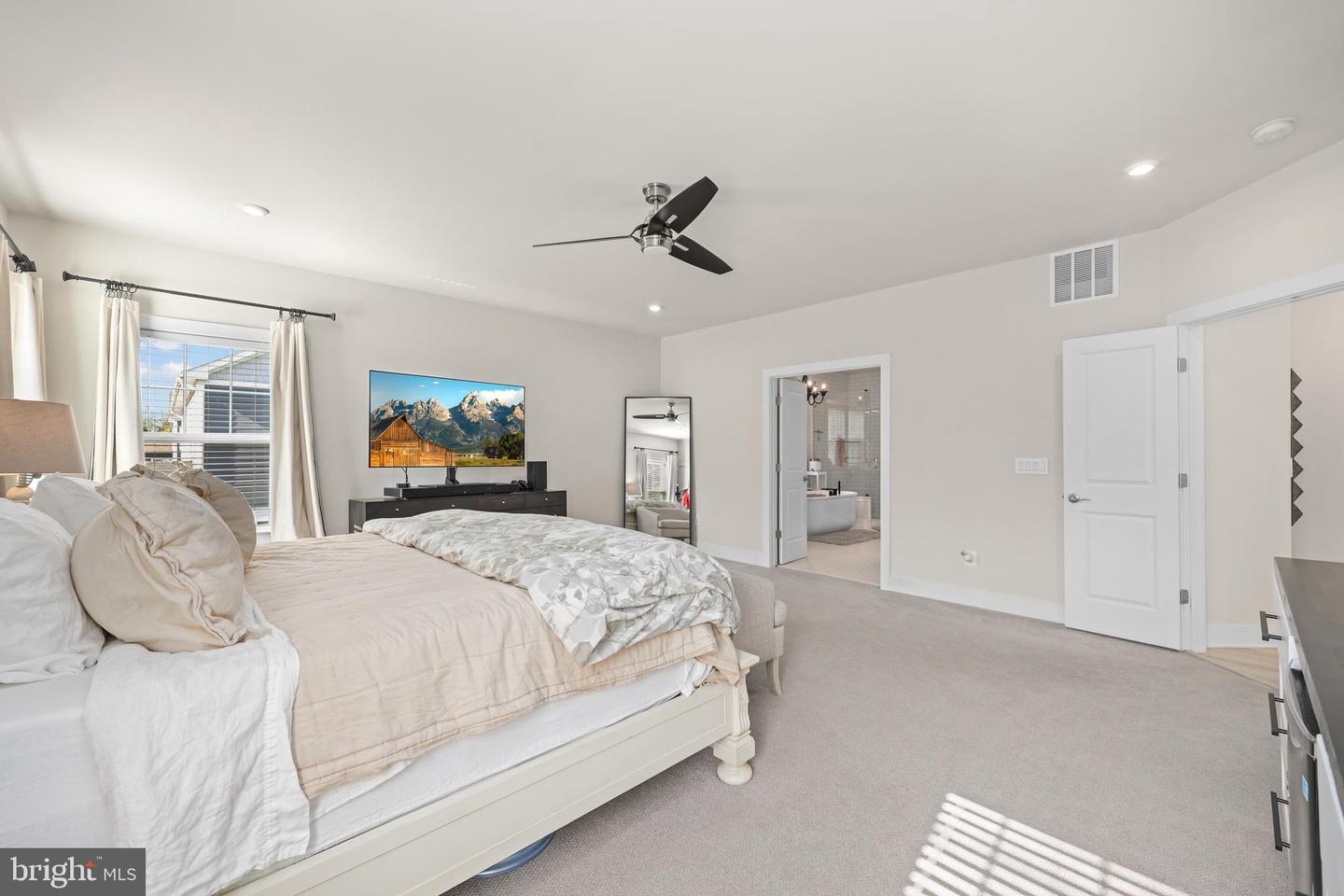 24596 WATEROAK PL, ALDIE, Virginia 20105, 5 Bedrooms Bedrooms, ,4 BathroomsBathrooms,Residential,For sale,24596 WATEROAK PL,VALO2107306 MLS # VALO2107306