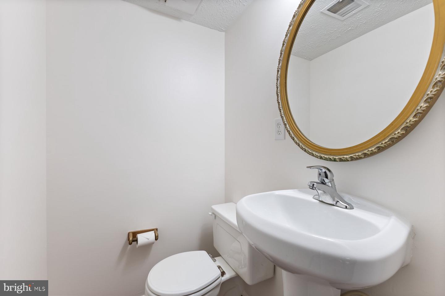 8011 TREASURE TREE CT, SPRINGFIELD, Virginia 22153, 3 Bedrooms Bedrooms, 6 Rooms Rooms,2 BathroomsBathrooms,Residential,For sale,8011 TREASURE TREE CT,VAFX2268528 MLS # VAFX2268528