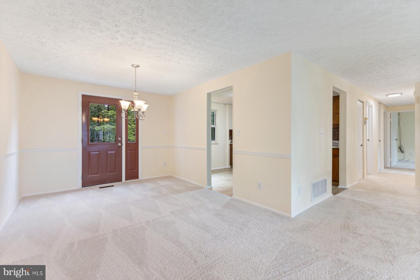 8011 TREASURE TREE CT, SPRINGFIELD, Virginia 22153, 3 Bedrooms Bedrooms, 6 Rooms Rooms,2 BathroomsBathrooms,Residential,For sale,8011 TREASURE TREE CT,VAFX2268528 MLS # VAFX2268528