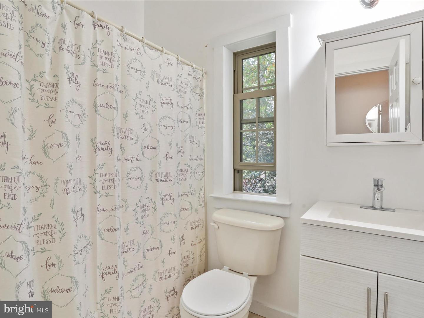 5708 STRASBURG RD, STRASBURG, Virginia 22657, 3 Bedrooms Bedrooms, ,2 BathroomsBathrooms,Residential,For sale,5708 STRASBURG RD,VAWR2012350 MLS # VAWR2012350
