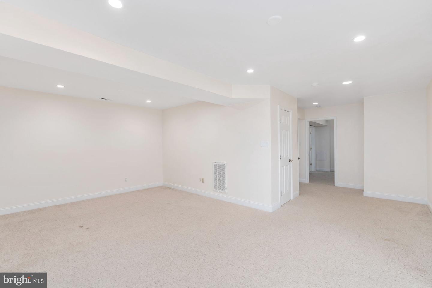 11127 HUNTINGTON MEADOWS LN, FREDERICKSBURG, Virginia 22407, 4 Bedrooms Bedrooms, ,3 BathroomsBathrooms,Residential,For sale,11127 HUNTINGTON MEADOWS LN,VASP2036402 MLS # VASP2036402