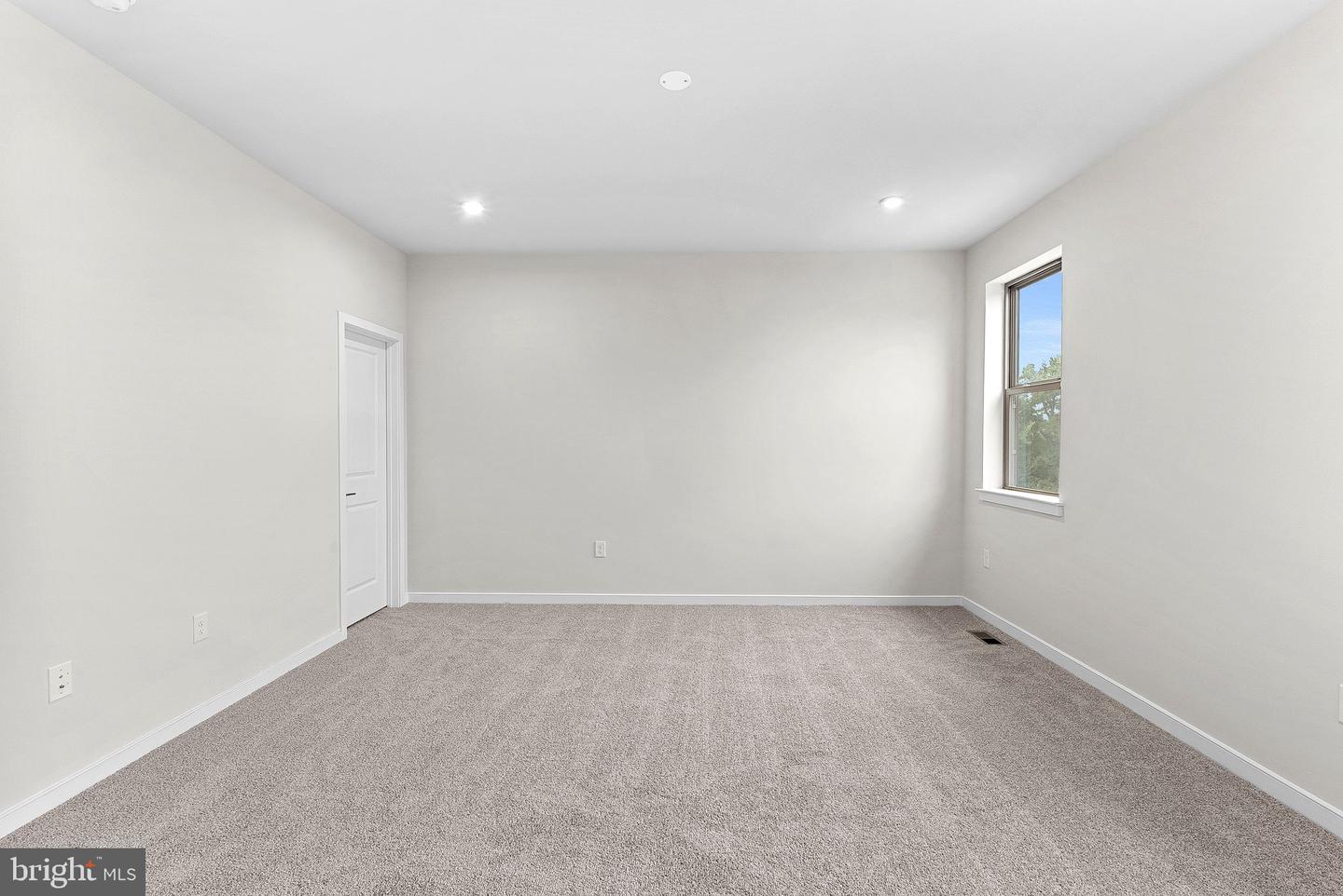 6235 FOLLY LN, ALEXANDRIA, Virginia 22315, 3 Bedrooms Bedrooms, ,3 BathroomsBathrooms,Residential,For sale,6235 FOLLY LN,VAFX2268596 MLS # VAFX2268596