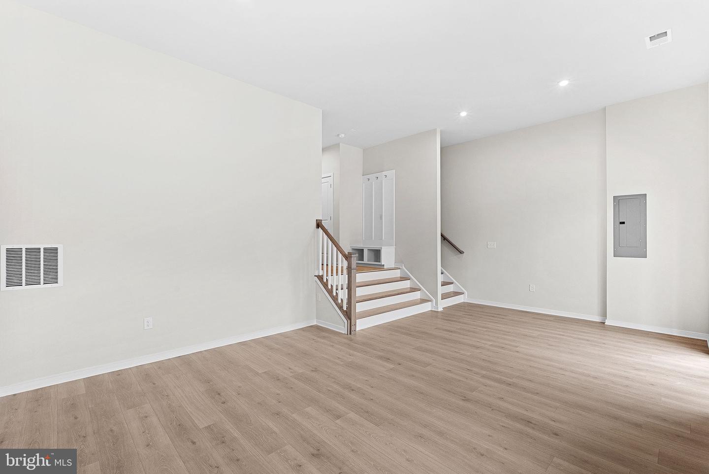 6235 FOLLY LN, ALEXANDRIA, Virginia 22315, 3 Bedrooms Bedrooms, ,3 BathroomsBathrooms,Residential,For sale,6235 FOLLY LN,VAFX2268596 MLS # VAFX2268596