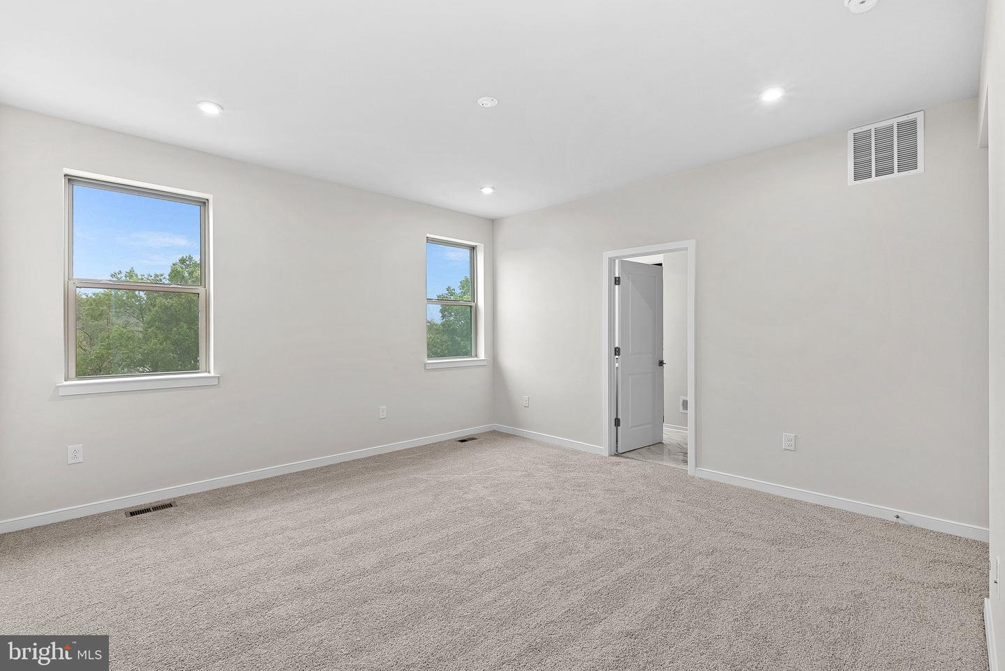 6235 FOLLY LN, ALEXANDRIA, Virginia 22315, 3 Bedrooms Bedrooms, ,3 BathroomsBathrooms,Residential,For sale,6235 FOLLY LN,VAFX2268596 MLS # VAFX2268596