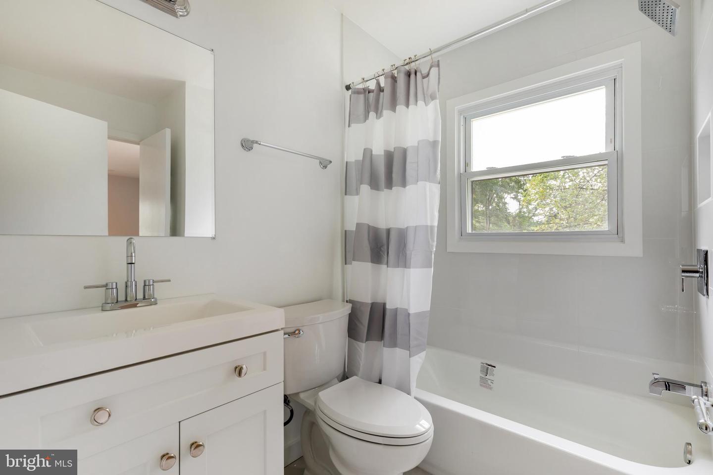 5604 HILLDALE DR, ALEXANDRIA, Virginia 22310, 3 Bedrooms Bedrooms, ,2 BathroomsBathrooms,Residential,For sale,5604 HILLDALE DR,VAFX2268598 MLS # VAFX2268598