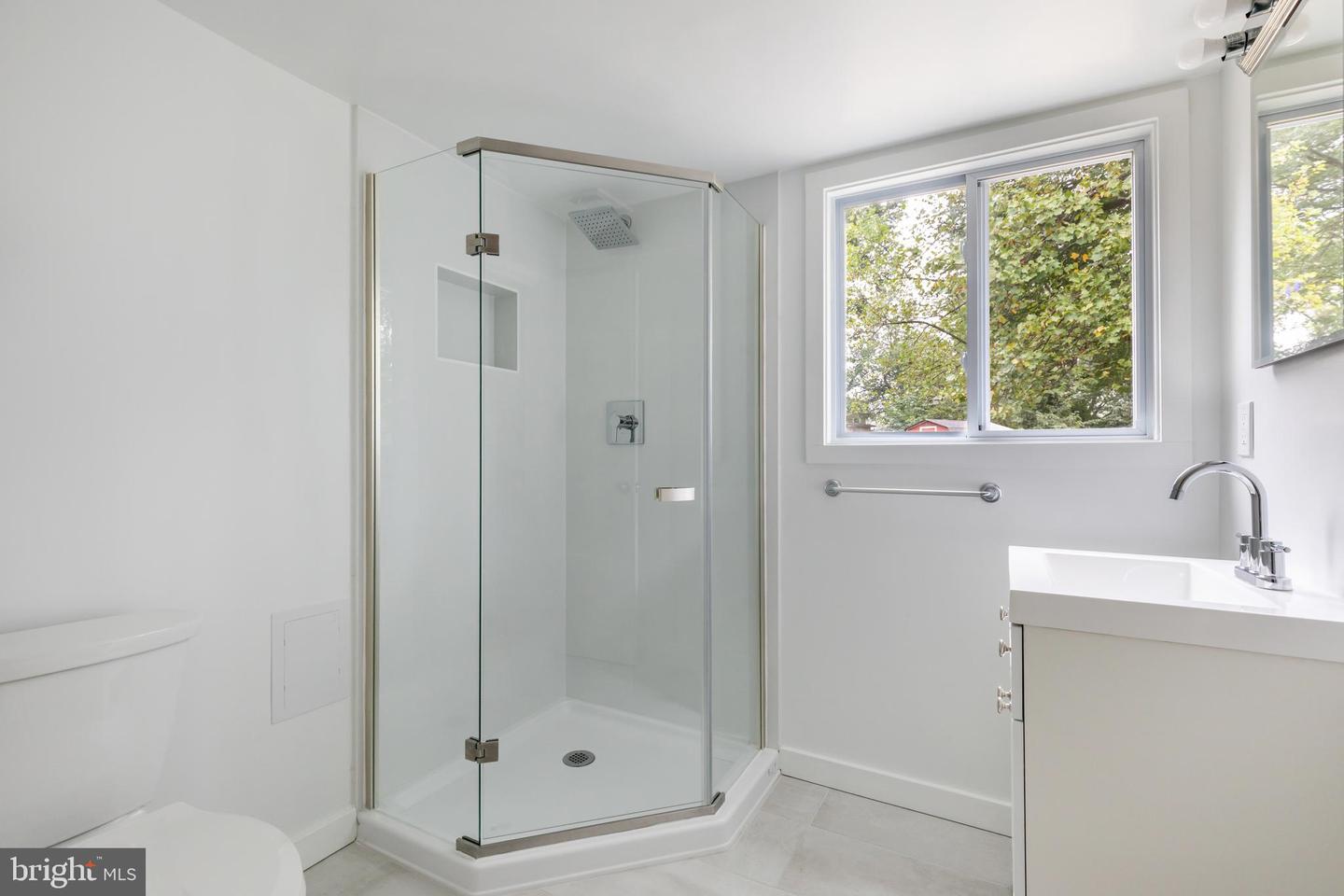 5604 HILLDALE DR, ALEXANDRIA, Virginia 22310, 3 Bedrooms Bedrooms, ,2 BathroomsBathrooms,Residential,For sale,5604 HILLDALE DR,VAFX2268598 MLS # VAFX2268598