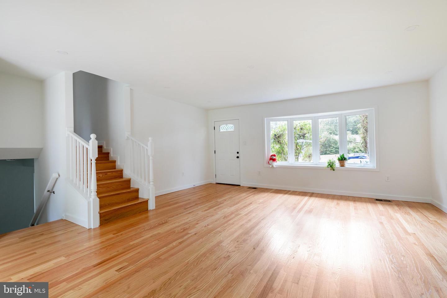 5604 HILLDALE DR, ALEXANDRIA, Virginia 22310, 3 Bedrooms Bedrooms, ,2 BathroomsBathrooms,Residential,For sale,5604 HILLDALE DR,VAFX2268598 MLS # VAFX2268598