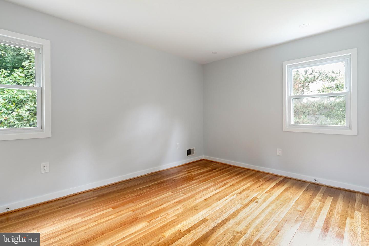 5604 HILLDALE DR, ALEXANDRIA, Virginia 22310, 3 Bedrooms Bedrooms, ,2 BathroomsBathrooms,Residential,For sale,5604 HILLDALE DR,VAFX2268598 MLS # VAFX2268598