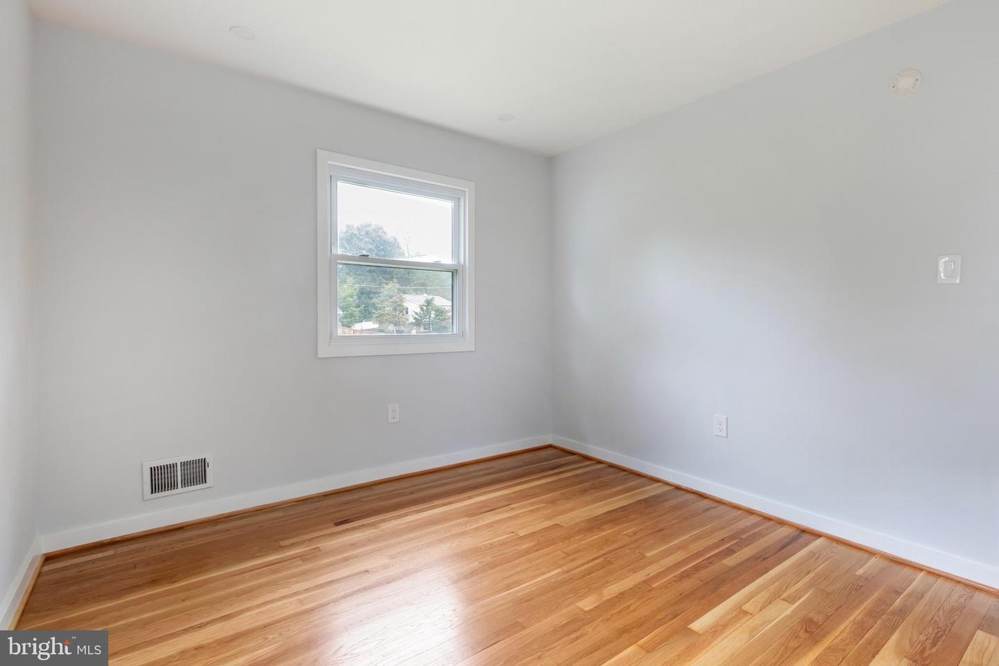 5604 HILLDALE DR, ALEXANDRIA, Virginia 22310, 3 Bedrooms Bedrooms, ,2 BathroomsBathrooms,Residential,For sale,5604 HILLDALE DR,VAFX2268598 MLS # VAFX2268598