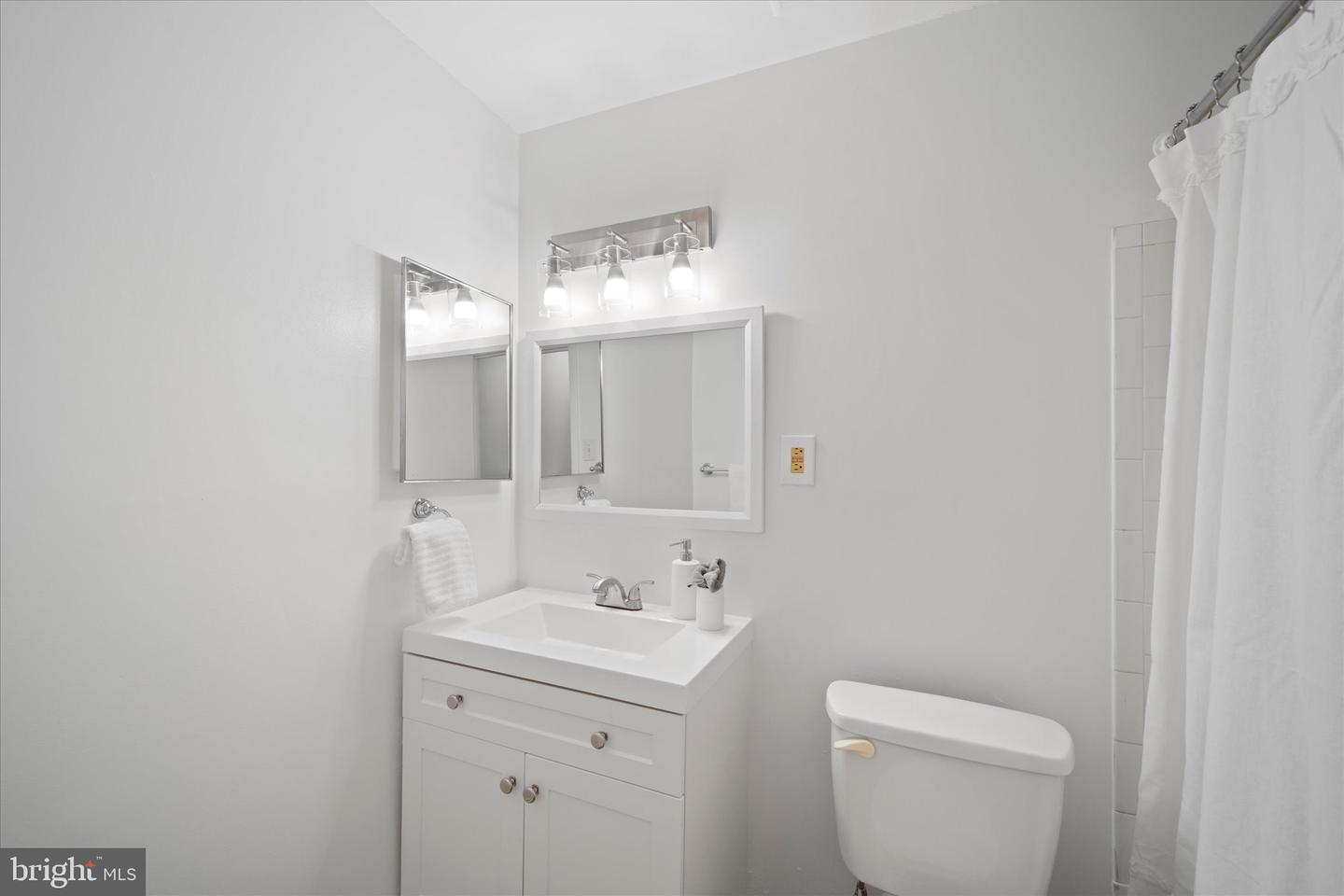 7613 LEE HWY #302, FALLS CHURCH, Virginia 22042, 2 Bedrooms Bedrooms, ,1 BathroomBathrooms,Residential,For sale,7613 LEE HWY #302,VAFX2268582 MLS # VAFX2268582 7613 LEE HWY #302, FALLS CHURCH, Virginia 22042, 2 Bedrooms Bedrooms, ,1 BathroomBathrooms,Residential,For sale,7613 LEE HWY #302,VAFX2268582 MLS # VAFX2268582
