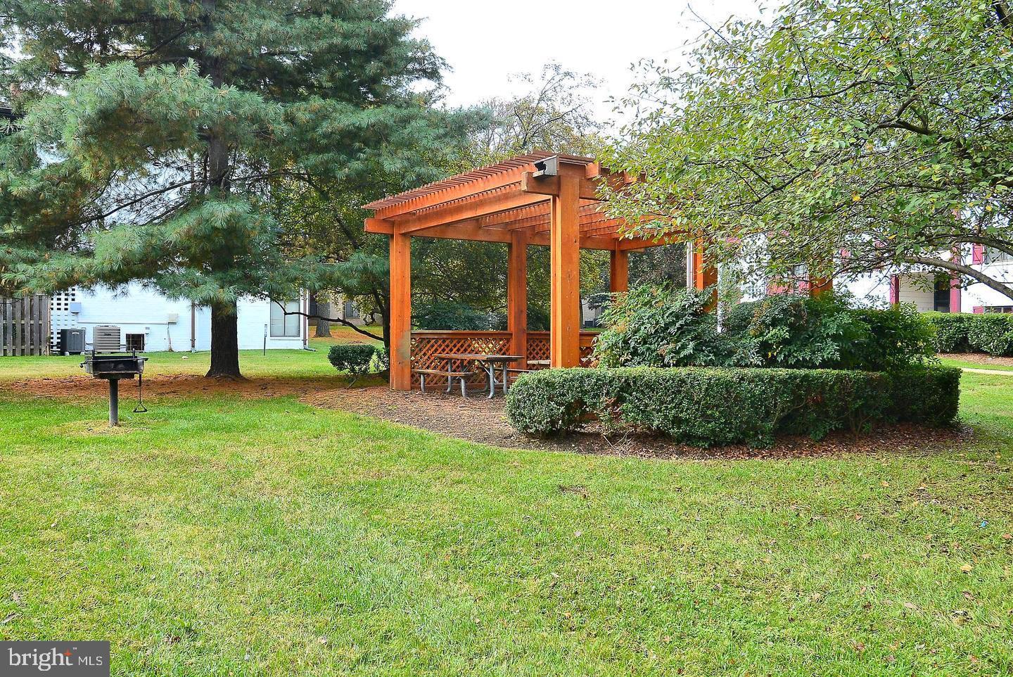 7613 LEE HWY #302, FALLS CHURCH, Virginia 22042, 2 Bedrooms Bedrooms, ,1 BathroomBathrooms,Residential,For sale,7613 LEE HWY #302,VAFX2268582 MLS # VAFX2268582 7613 LEE HWY #302, FALLS CHURCH, Virginia 22042, 2 Bedrooms Bedrooms, ,1 BathroomBathrooms,Residential,For sale,7613 LEE HWY #302,VAFX2268582 MLS # VAFX2268582