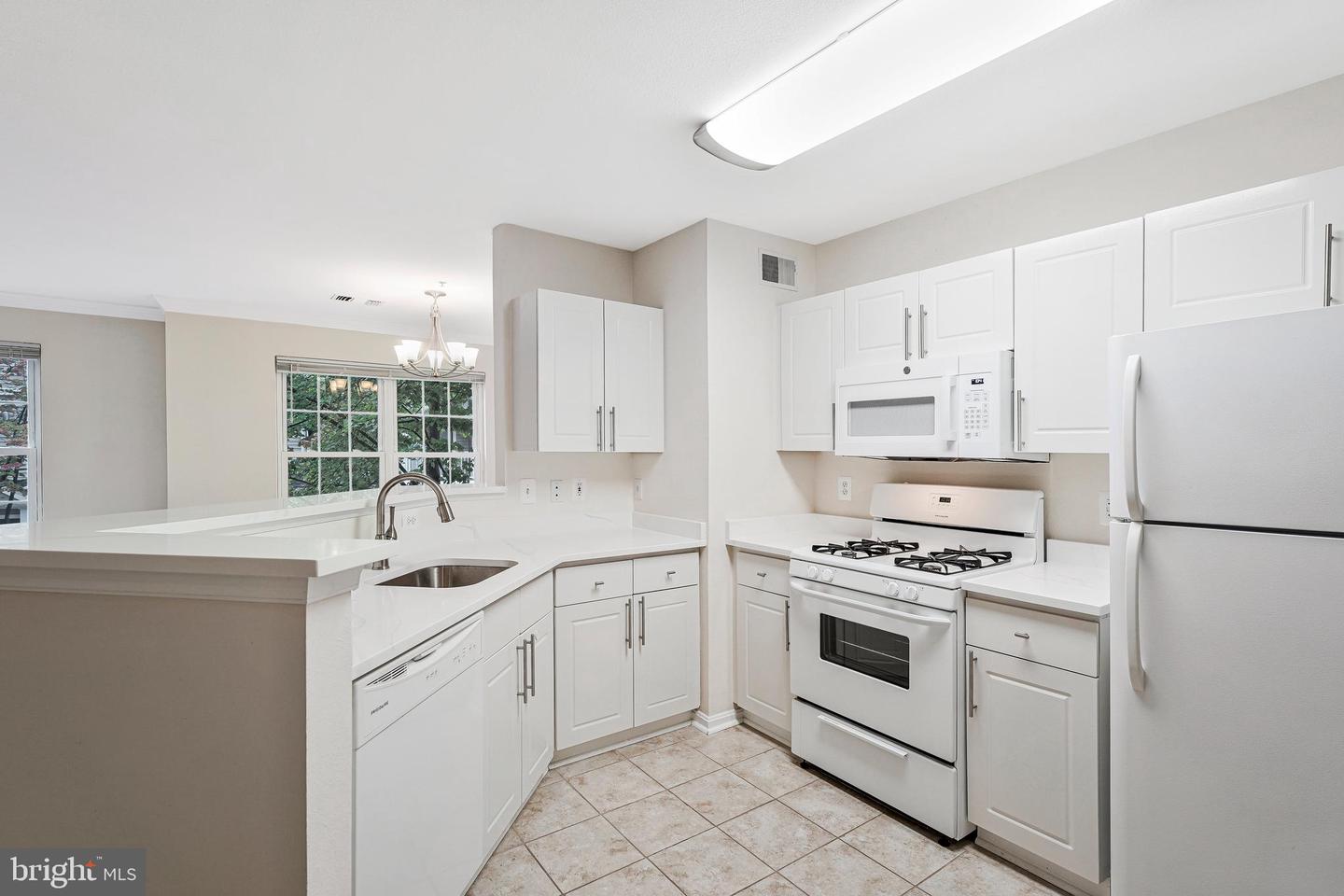 4506 SUPERIOR SQ #4506, FAIRFAX, Virginia 22033, 2 Bedrooms Bedrooms, ,1 BathroomBathrooms,Residential,For sale,4506 SUPERIOR SQ #4506,VAFX2268678 MLS # VAFX2268678
