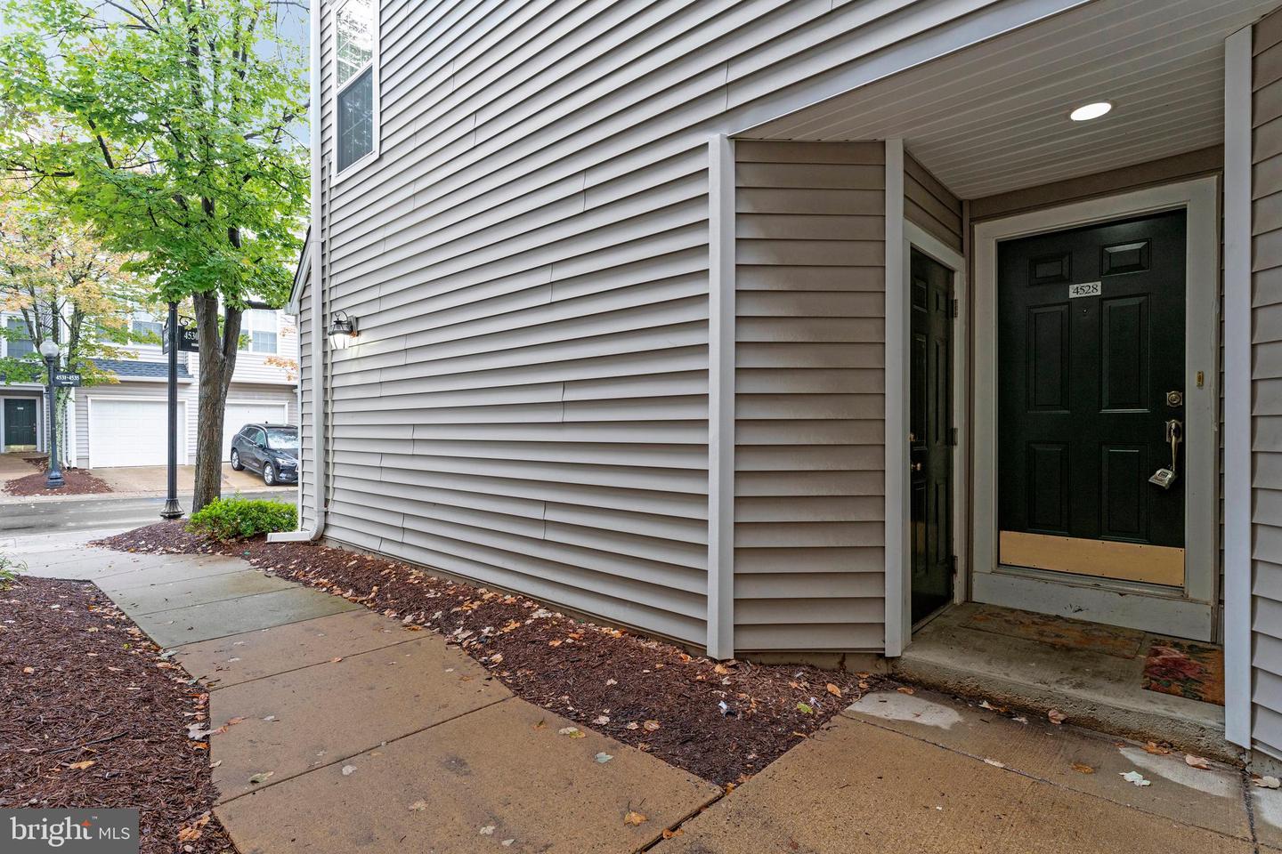 4528 SUPERIOR SQ, FAIRFAX, Virginia 22033, 2 Bedrooms Bedrooms, ,2 BathroomsBathrooms,Residential,For sale,4528 SUPERIOR SQ,VAFX2268726 MLS # VAFX2268726 4528 SUPERIOR SQ, FAIRFAX, Virginia 22033, 2 Bedrooms Bedrooms, ,2 BathroomsBathrooms,Residential,For sale,4528 SUPERIOR SQ,VAFX2268726 MLS # VAFX2268726