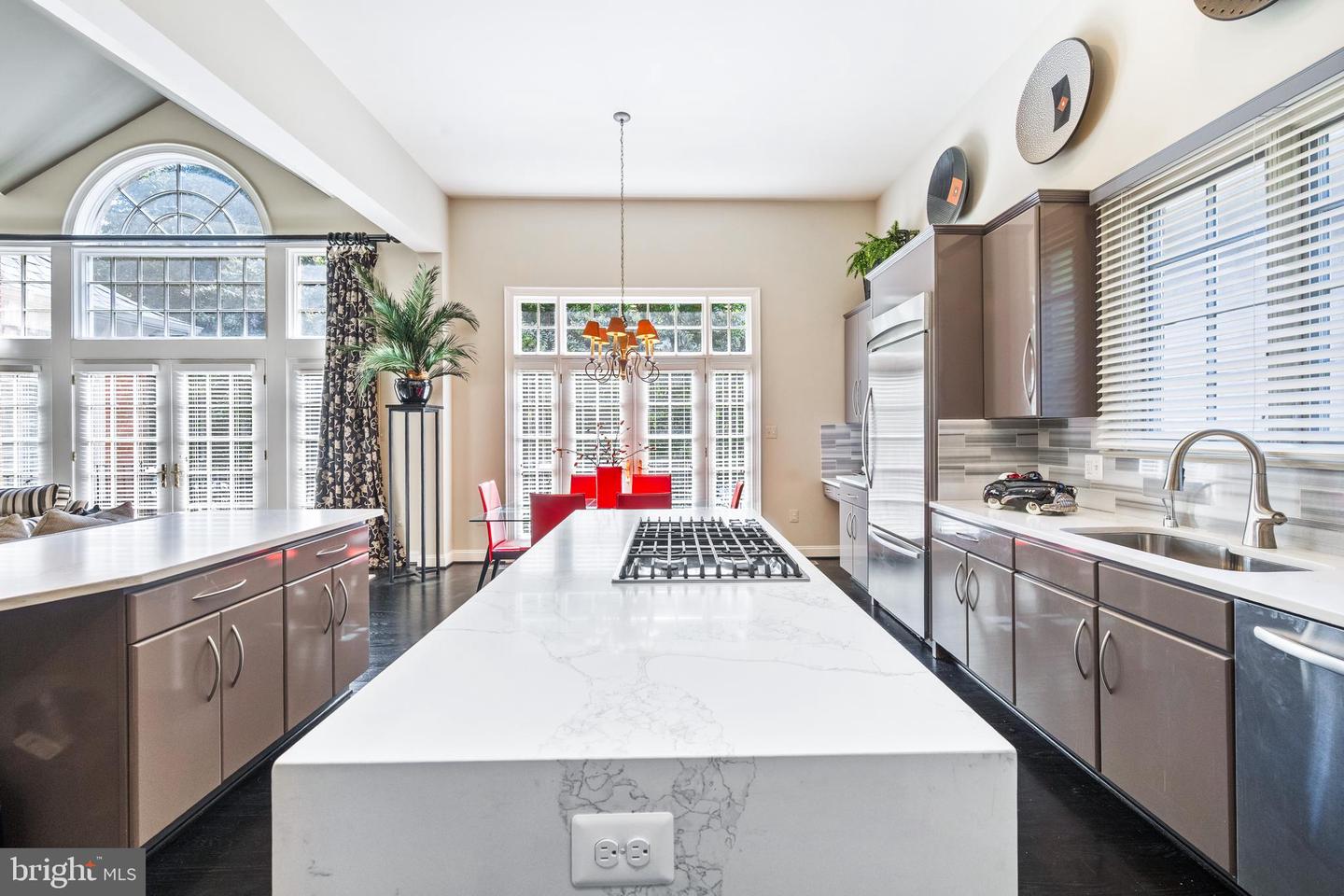 7414 OLD MAPLE SQ, MCLEAN, Virginia 22102, 5 Bedrooms Bedrooms, ,4 BathroomsBathrooms,Residential,For sale,7414 OLD MAPLE SQ,VAFX2268614 MLS # VAFX2268614
