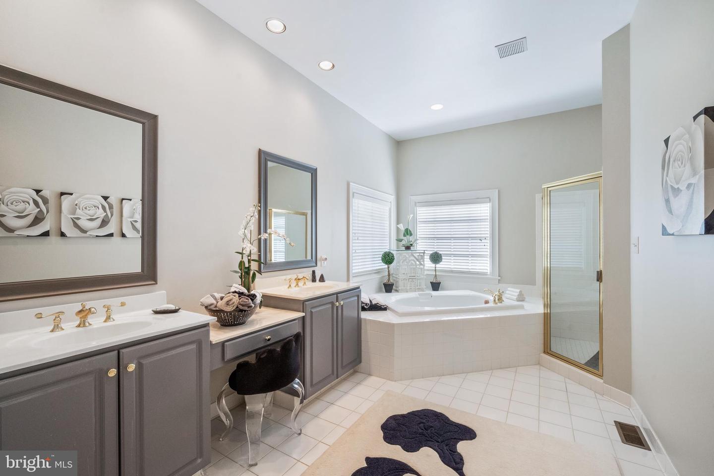 7414 OLD MAPLE SQ, MCLEAN, Virginia 22102, 5 Bedrooms Bedrooms, ,4 BathroomsBathrooms,Residential,For sale,7414 OLD MAPLE SQ,VAFX2268614 MLS # VAFX2268614