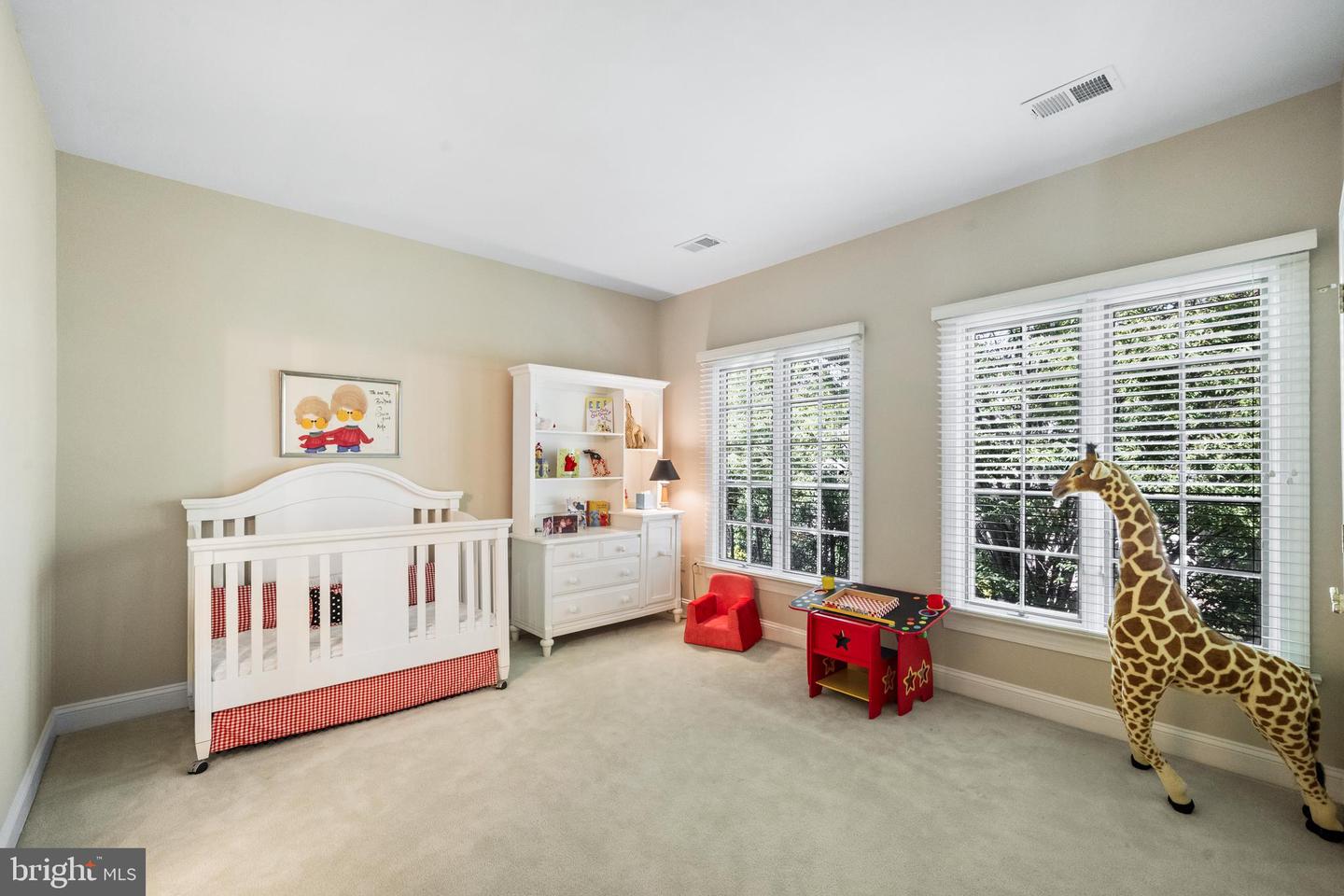 7414 OLD MAPLE SQ, MCLEAN, Virginia 22102, 5 Bedrooms Bedrooms, ,4 BathroomsBathrooms,Residential,For sale,7414 OLD MAPLE SQ,VAFX2268614 MLS # VAFX2268614