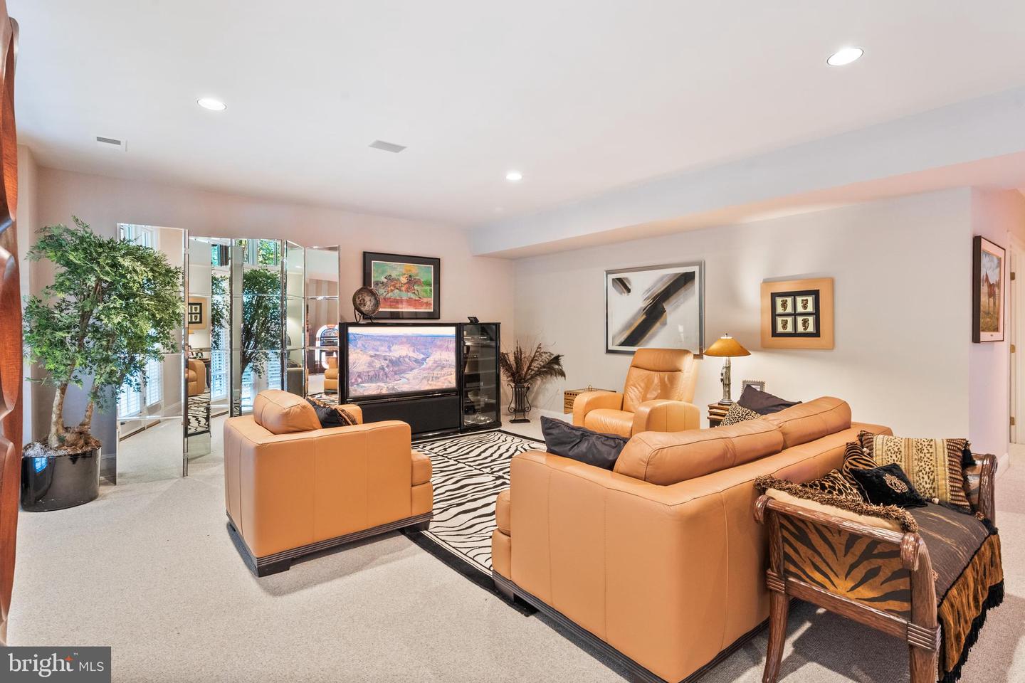 7414 OLD MAPLE SQ, MCLEAN, Virginia 22102, 5 Bedrooms Bedrooms, ,4 BathroomsBathrooms,Residential,For sale,7414 OLD MAPLE SQ,VAFX2268614 MLS # VAFX2268614