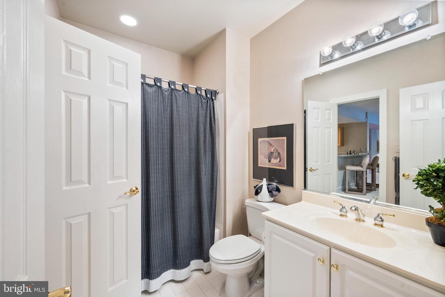 7414 OLD MAPLE SQ, MCLEAN, Virginia 22102, 5 Bedrooms Bedrooms, ,4 BathroomsBathrooms,Residential,For sale,7414 OLD MAPLE SQ,VAFX2268614 MLS # VAFX2268614