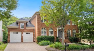 7414 OLD MAPLE SQ, MCLEAN, Virginia 22102, 5 Bedrooms Bedrooms, ,4 BathroomsBathrooms,Residential,For sale,7414 OLD MAPLE SQ,VAFX2268614 MLS # VAFX2268614