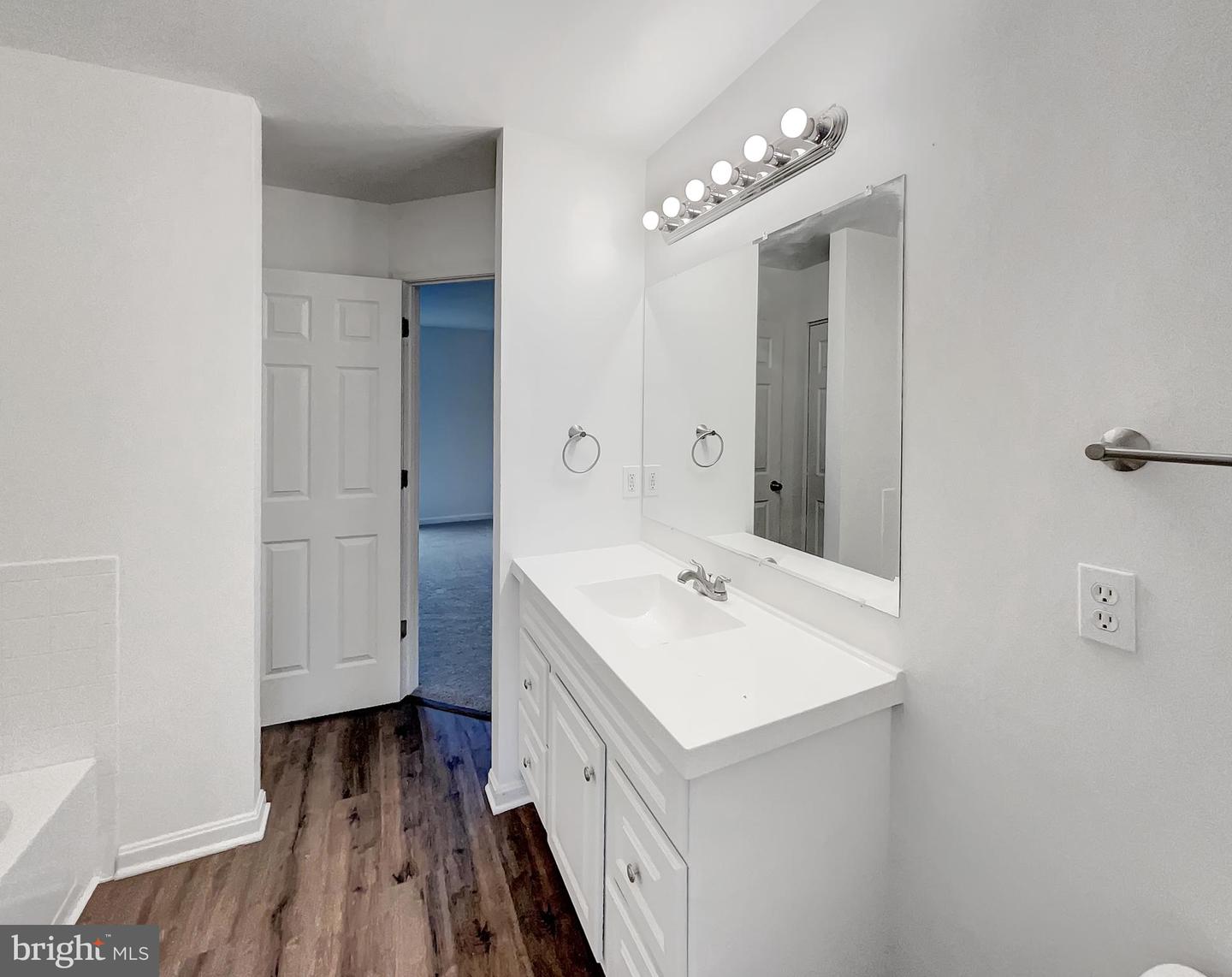 45458 OAK TRAIL SQ, STERLING, Virginia 20164, 3 Bedrooms Bedrooms, ,2 BathroomsBathrooms,Residential,For sale,45458 OAK TRAIL SQ,VALO2107356 MLS # VALO2107356