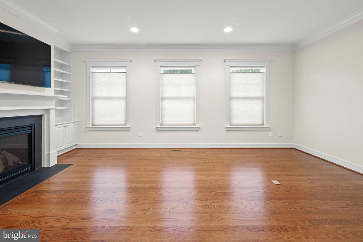 217 PLEASANT ST SW, VIENNA, Virginia 22180, 5 Bedrooms Bedrooms, 18 Rooms Rooms,4 BathroomsBathrooms,Residential,For sale,217 PLEASANT ST SW,VAFX2267738 MLS # VAFX2267738