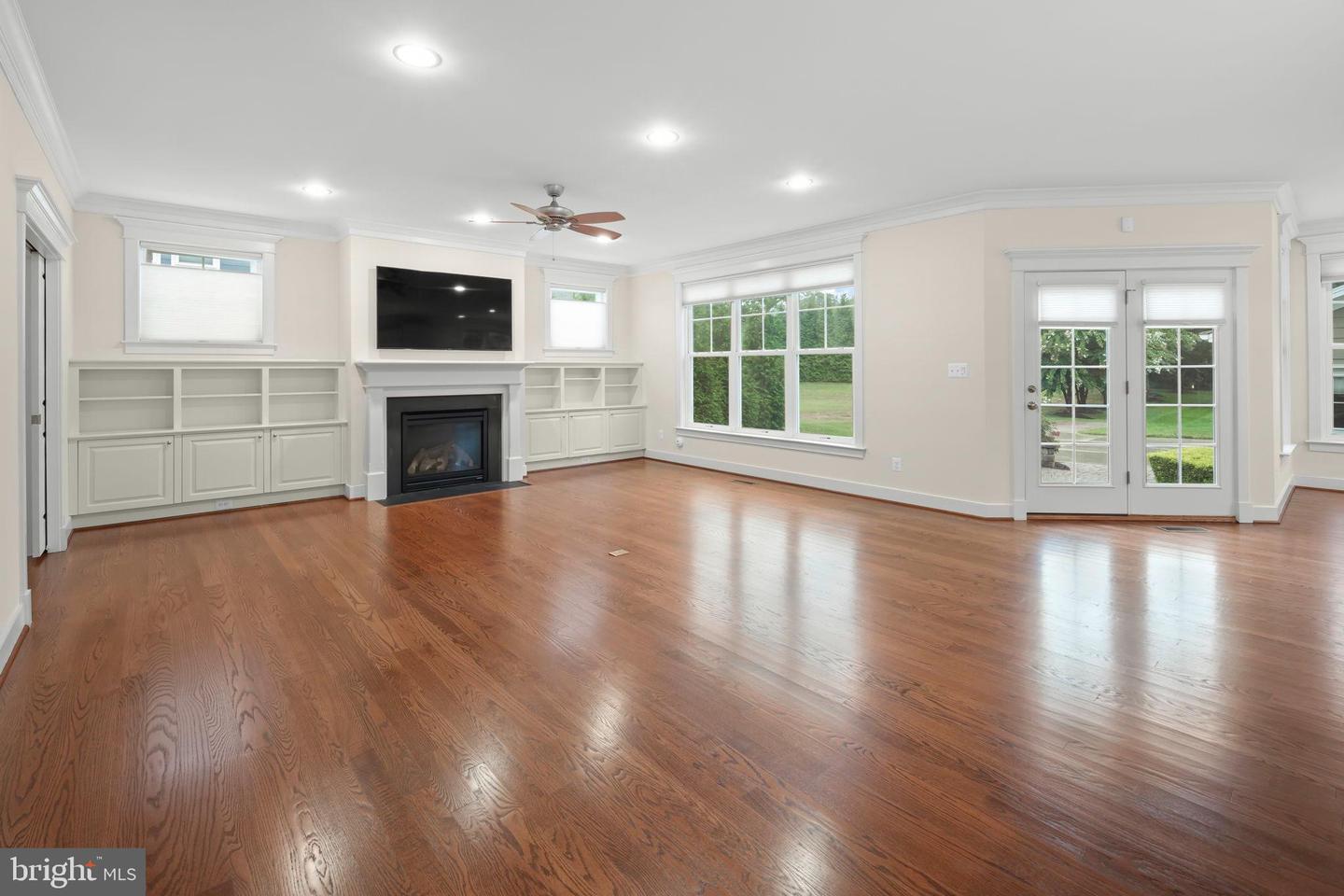 217 PLEASANT ST SW, VIENNA, Virginia 22180, 5 Bedrooms Bedrooms, 18 Rooms Rooms,4 BathroomsBathrooms,Residential,For sale,217 PLEASANT ST SW,VAFX2267738 MLS # VAFX2267738