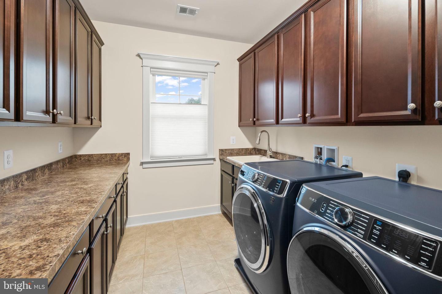 217 PLEASANT ST SW, VIENNA, Virginia 22180, 5 Bedrooms Bedrooms, 18 Rooms Rooms,4 BathroomsBathrooms,Residential,For sale,217 PLEASANT ST SW,VAFX2267738 MLS # VAFX2267738
