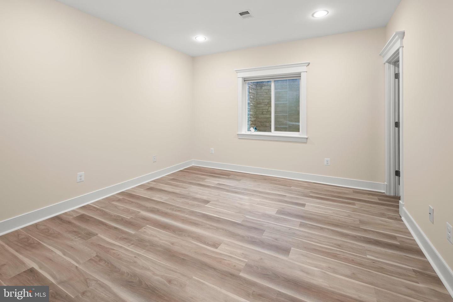217 PLEASANT ST SW, VIENNA, Virginia 22180, 5 Bedrooms Bedrooms, 18 Rooms Rooms,4 BathroomsBathrooms,Residential,For sale,217 PLEASANT ST SW,VAFX2267738 MLS # VAFX2267738