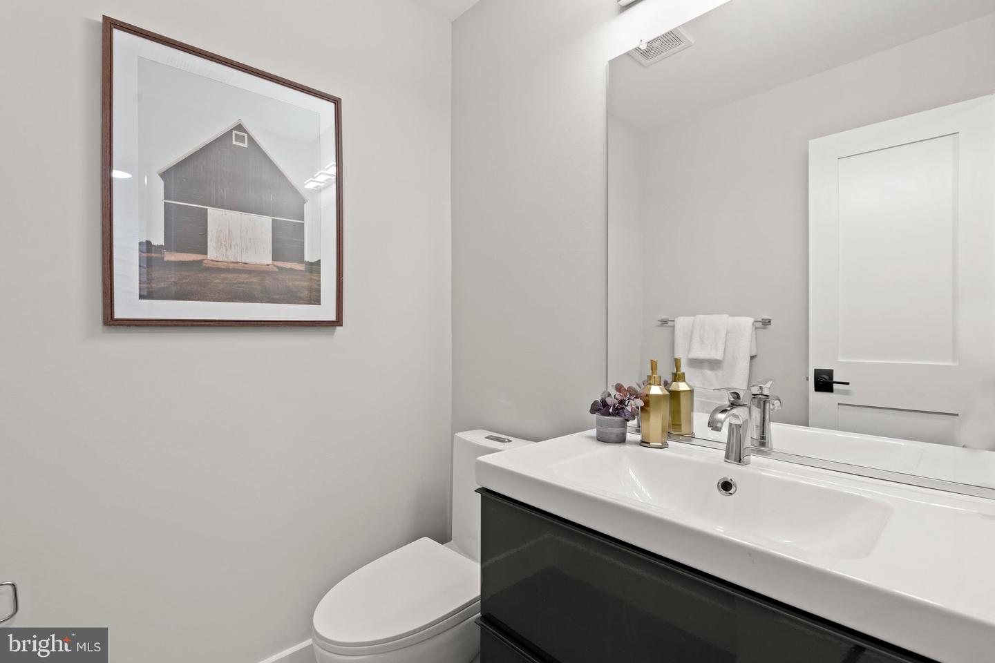 910 9TH ST NE #1, WASHINGTON, District Of Columbia 20002, 4 Bedrooms Bedrooms, ,3 BathroomsBathrooms,Residential,For sale,910 9TH ST NE #1,DCDC2222898 MLS # DCDC2222898
