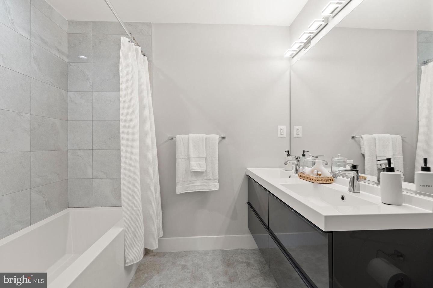 910 9TH ST NE #1, WASHINGTON, District Of Columbia 20002, 4 Bedrooms Bedrooms, ,3 BathroomsBathrooms,Residential,For sale,910 9TH ST NE #1,DCDC2222898 MLS # DCDC2222898