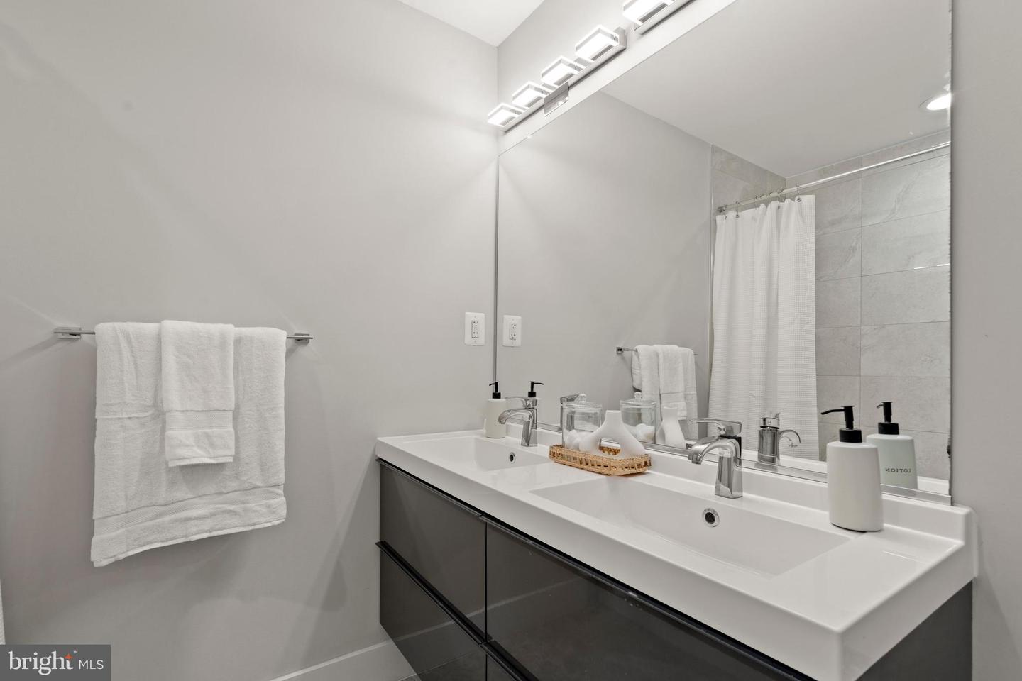 910 9TH ST NE #1, WASHINGTON, District Of Columbia 20002, 4 Bedrooms Bedrooms, ,3 BathroomsBathrooms,Residential,For sale,910 9TH ST NE #1,DCDC2222898 MLS # DCDC2222898