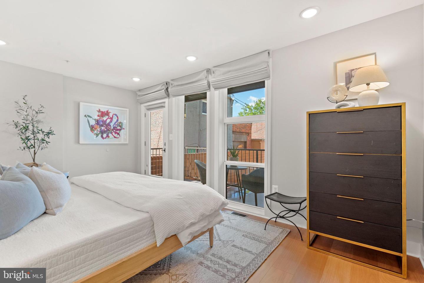 910 9TH ST NE #1, WASHINGTON, District Of Columbia 20002, 4 Bedrooms Bedrooms, ,3 BathroomsBathrooms,Residential,For sale,910 9TH ST NE #1,DCDC2222898 MLS # DCDC2222898