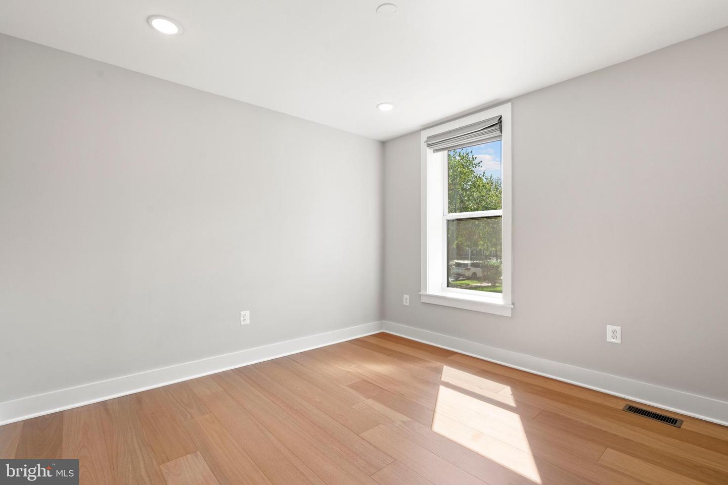 910 9TH ST NE #1, WASHINGTON, District Of Columbia 20002, 4 Bedrooms Bedrooms, ,3 BathroomsBathrooms,Residential,For sale,910 9TH ST NE #1,DCDC2222898 MLS # DCDC2222898
