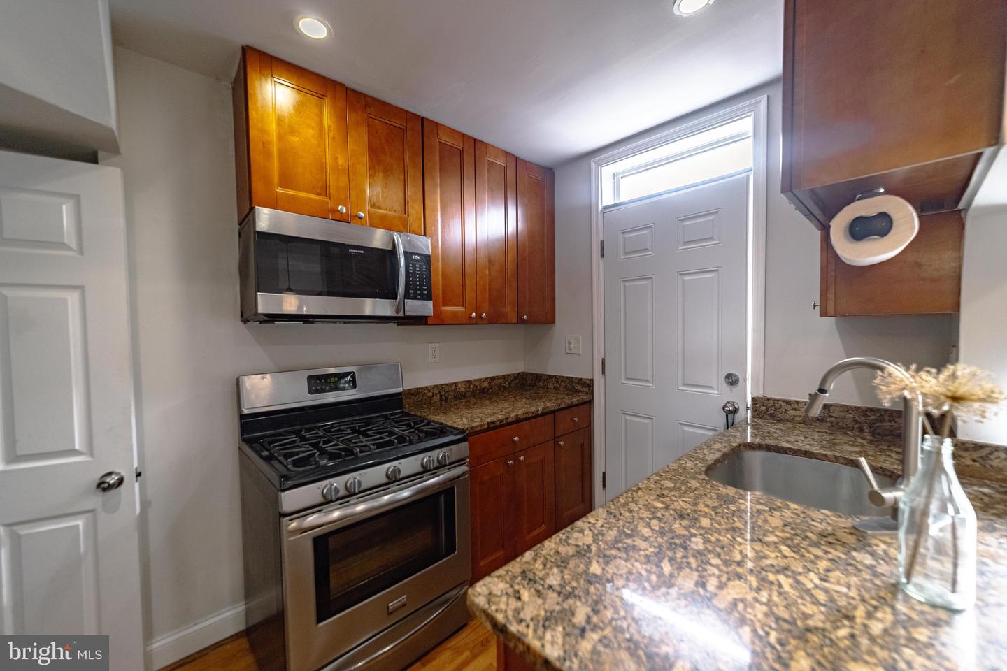234 WESMOND DR, ALEXANDRIA, Virginia 22305, 2 Bedrooms Bedrooms, ,2 BathroomsBathrooms,Residential,For sale,234 WESMOND DR,VAAX2049898 MLS # VAAX2049898
