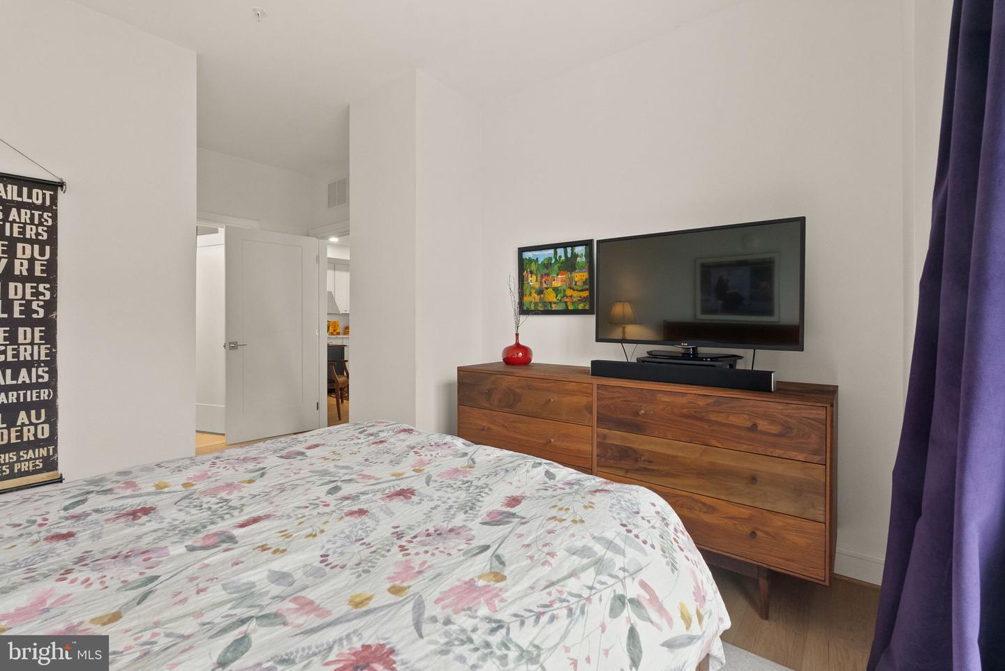 635 SLATERS LN #302, ALEXANDRIA, Virginia 22314, 2 Bedrooms Bedrooms, ,2 BathroomsBathrooms,Residential,For sale,635 SLATERS LN #302,VAAX2049910 MLS # VAAX2049910