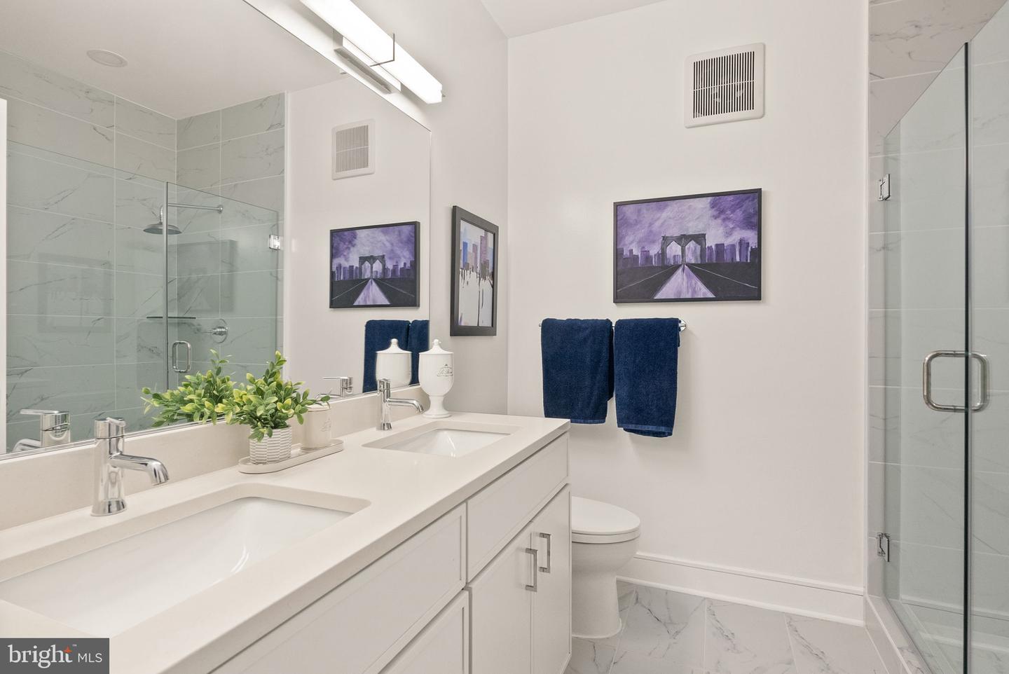 635 SLATERS LN #302, ALEXANDRIA, Virginia 22314, 2 Bedrooms Bedrooms, ,2 BathroomsBathrooms,Residential,For sale,635 SLATERS LN #302,VAAX2049910 MLS # VAAX2049910