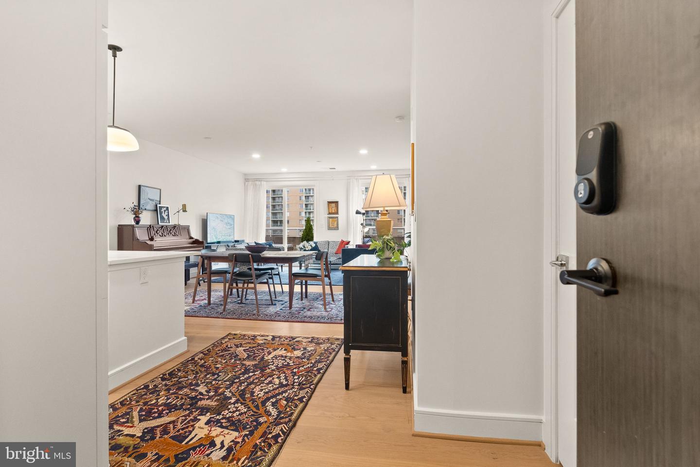 635 SLATERS LN #302, ALEXANDRIA, Virginia 22314, 2 Bedrooms Bedrooms, ,2 BathroomsBathrooms,Residential,For sale,635 SLATERS LN #302,VAAX2049910 MLS # VAAX2049910