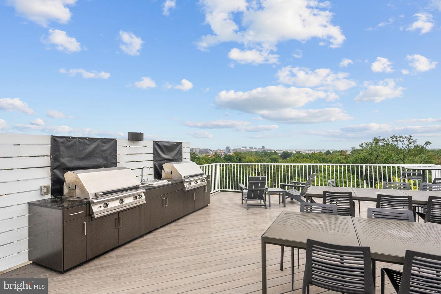 635 SLATERS LN #302, ALEXANDRIA, Virginia 22314, 2 Bedrooms Bedrooms, ,2 BathroomsBathrooms,Residential,For sale,635 SLATERS LN #302,VAAX2049910 MLS # VAAX2049910