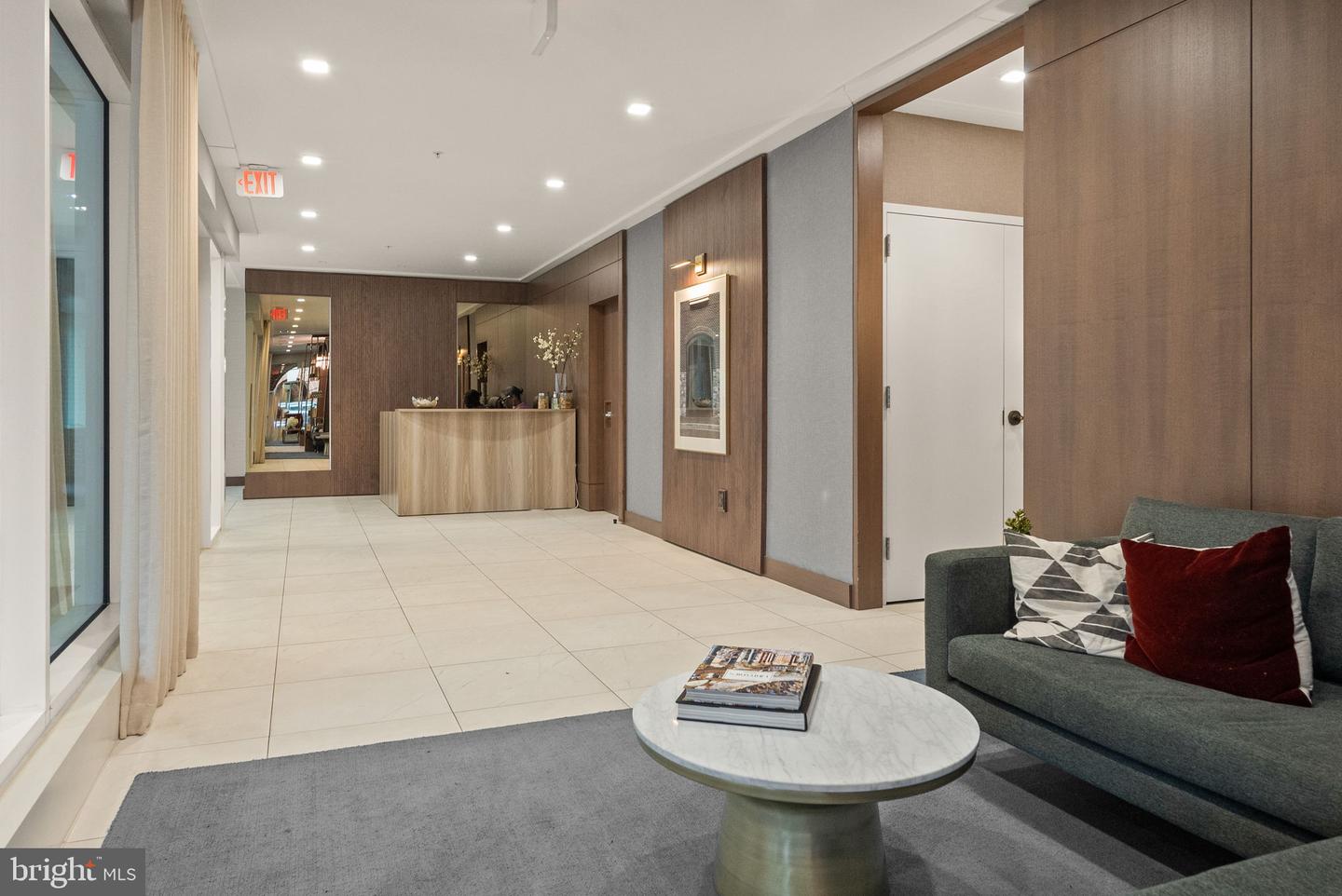 635 SLATERS LN #302, ALEXANDRIA, Virginia 22314, 2 Bedrooms Bedrooms, ,2 BathroomsBathrooms,Residential,For sale,635 SLATERS LN #302,VAAX2049910 MLS # VAAX2049910