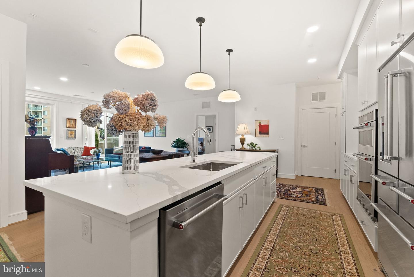 635 SLATERS LN #302, ALEXANDRIA, Virginia 22314, 2 Bedrooms Bedrooms, ,2 BathroomsBathrooms,Residential,For sale,635 SLATERS LN #302,VAAX2049910 MLS # VAAX2049910