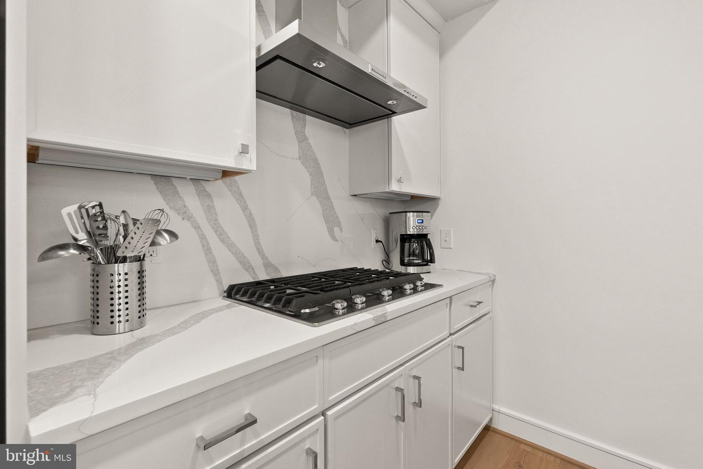 635 SLATERS LN #302, ALEXANDRIA, Virginia 22314, 2 Bedrooms Bedrooms, ,2 BathroomsBathrooms,Residential,For sale,635 SLATERS LN #302,VAAX2049910 MLS # VAAX2049910
