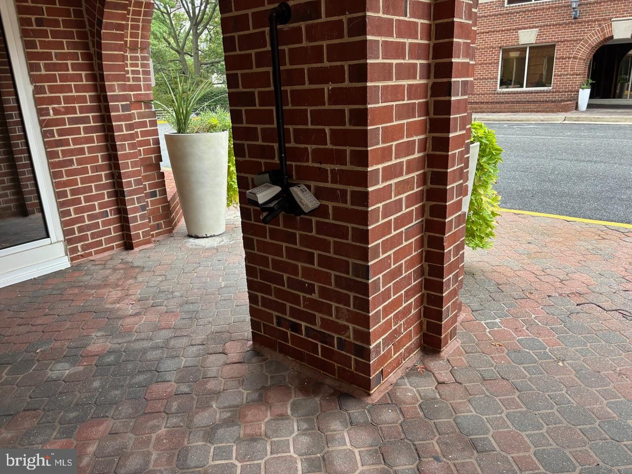 635 SLATERS LN #302, ALEXANDRIA, Virginia 22314, 2 Bedrooms Bedrooms, ,2 BathroomsBathrooms,Residential,For sale,635 SLATERS LN #302,VAAX2049910 MLS # VAAX2049910