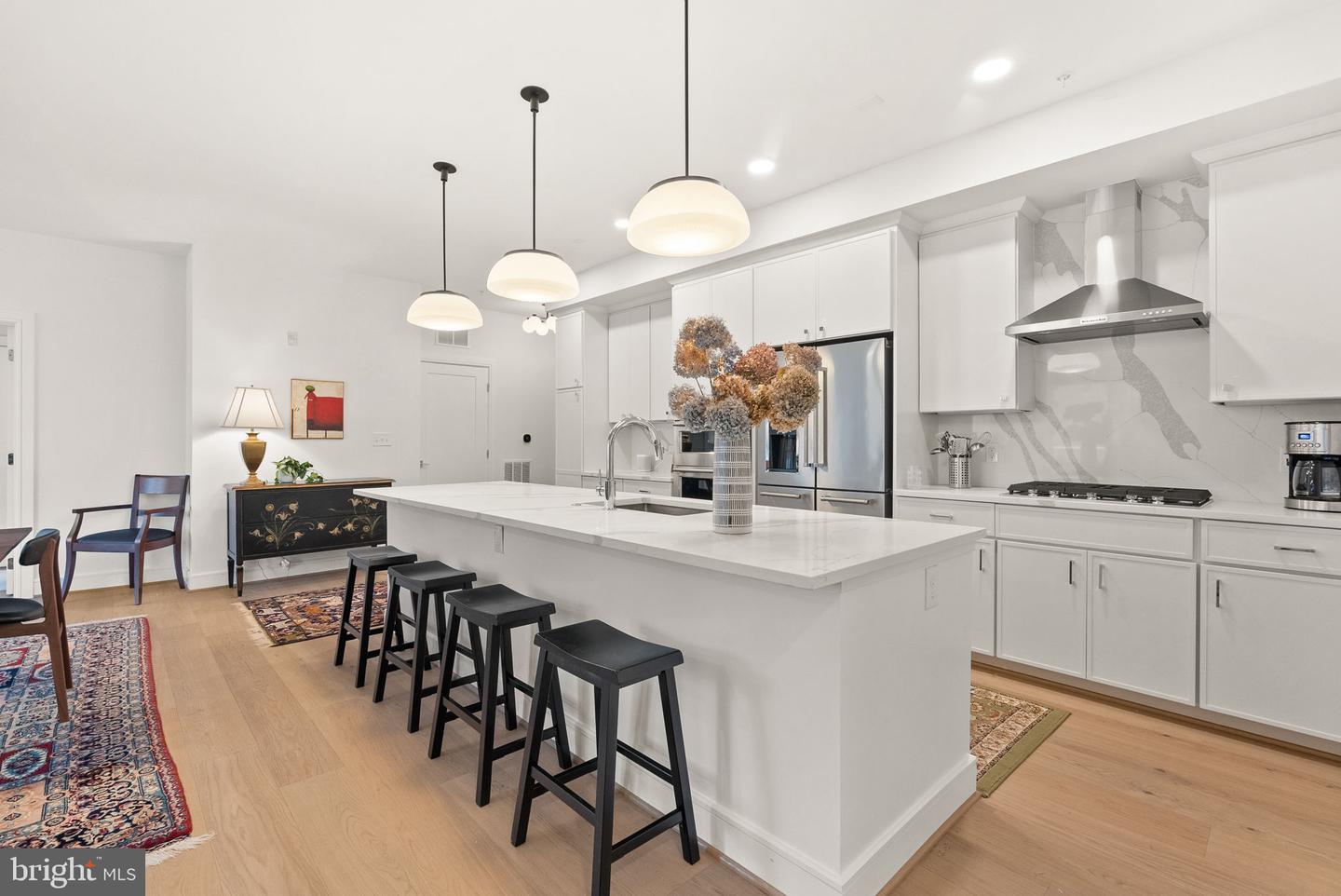 635 SLATERS LN #302, ALEXANDRIA, Virginia 22314, 2 Bedrooms Bedrooms, ,2 BathroomsBathrooms,Residential,For sale,635 SLATERS LN #302,VAAX2049910 MLS # VAAX2049910