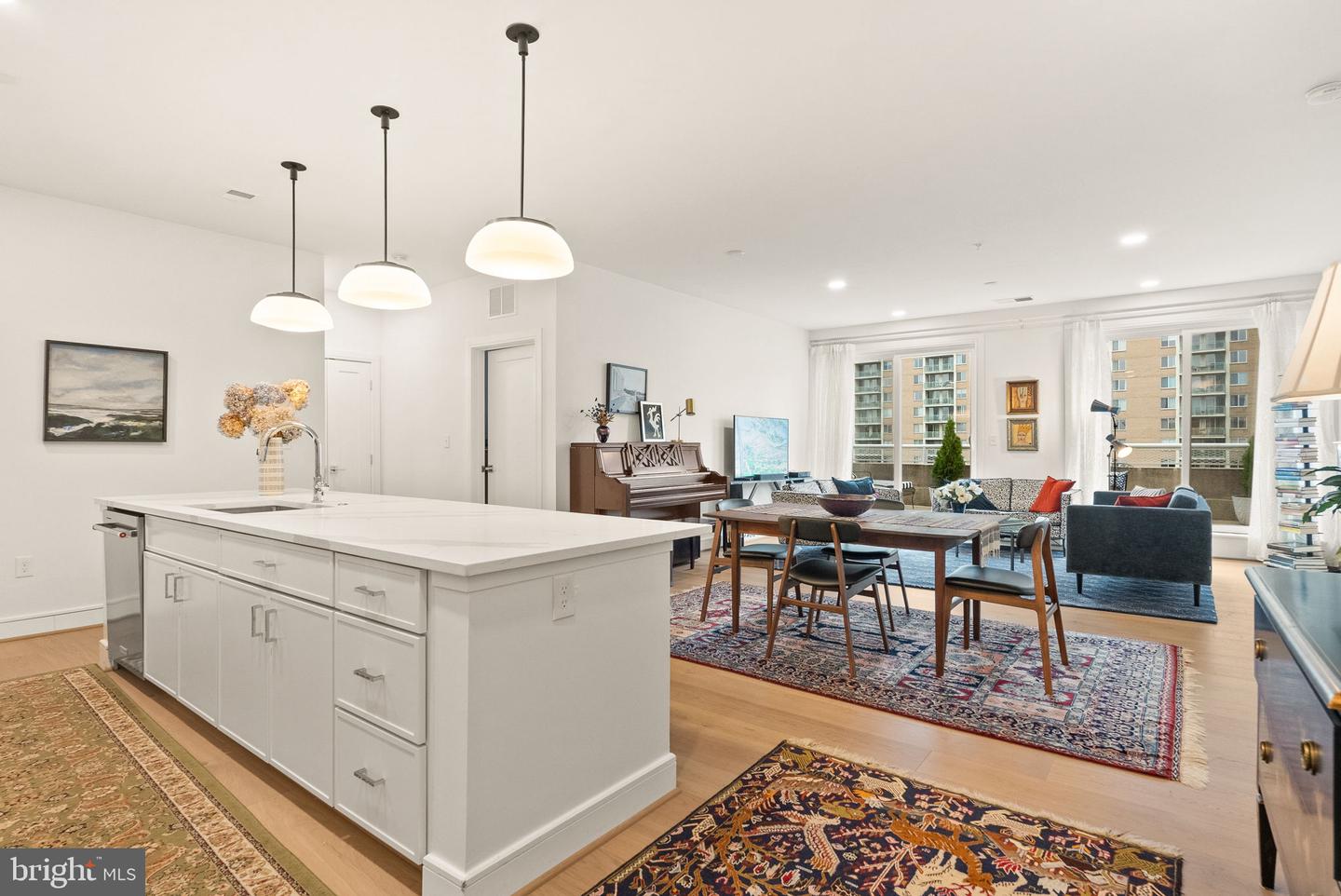 635 SLATERS LN #302, ALEXANDRIA, Virginia 22314, 2 Bedrooms Bedrooms, ,2 BathroomsBathrooms,Residential,For sale,635 SLATERS LN #302,VAAX2049910 MLS # VAAX2049910