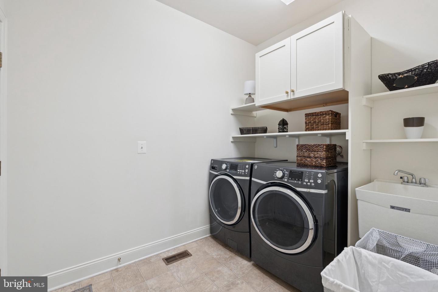 5923 INTERLACHEN CT, HAYMARKET, Virginia 20169, 4 Bedrooms Bedrooms, ,3 BathroomsBathrooms,Residential,For sale,5923 INTERLACHEN CT,VAPW2104356 MLS # VAPW2104356