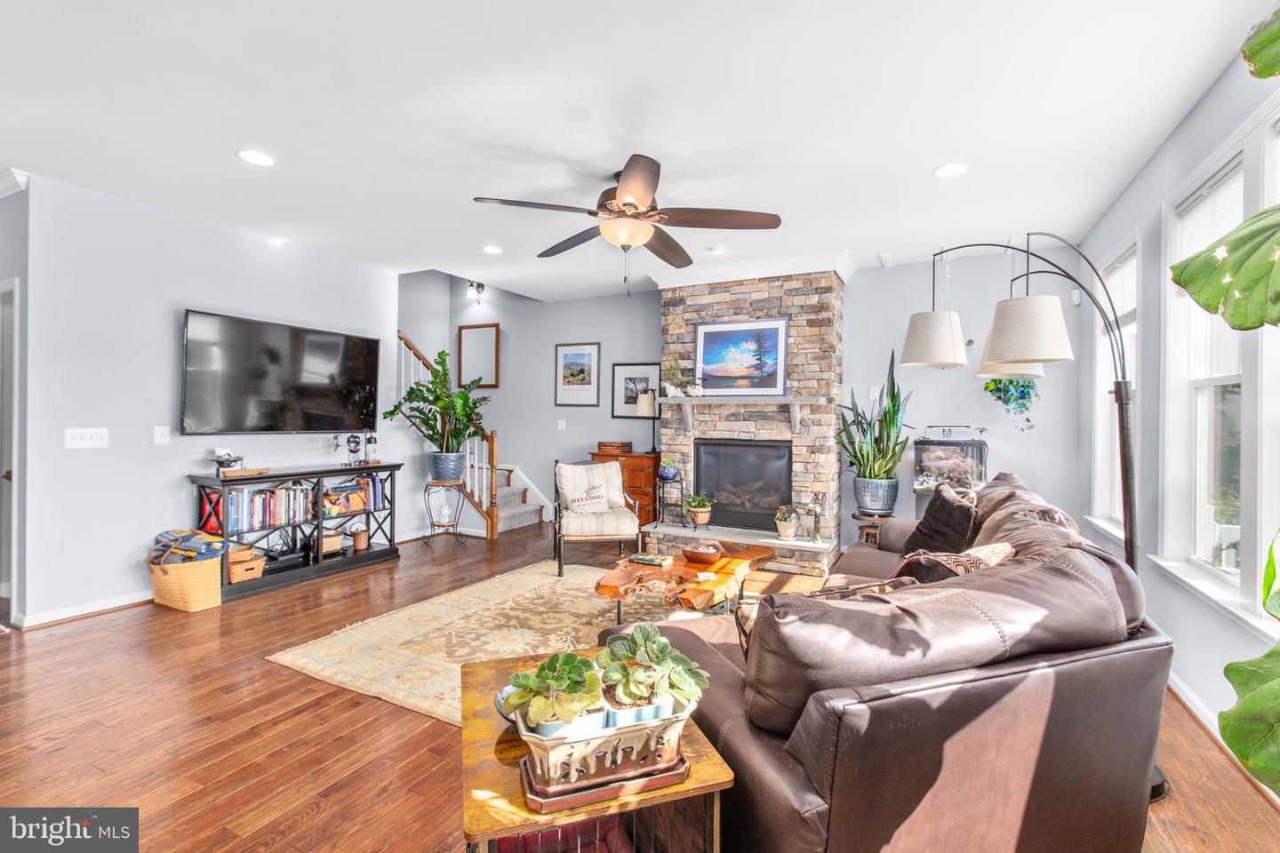 7116 LAKE DR, WARRENTON, Virginia 20187, 4 Bedrooms Bedrooms, 18 Rooms Rooms,4 BathroomsBathrooms,Residential,For sale,7116 LAKE DR,VAFQ2018366 MLS # VAFQ2018366