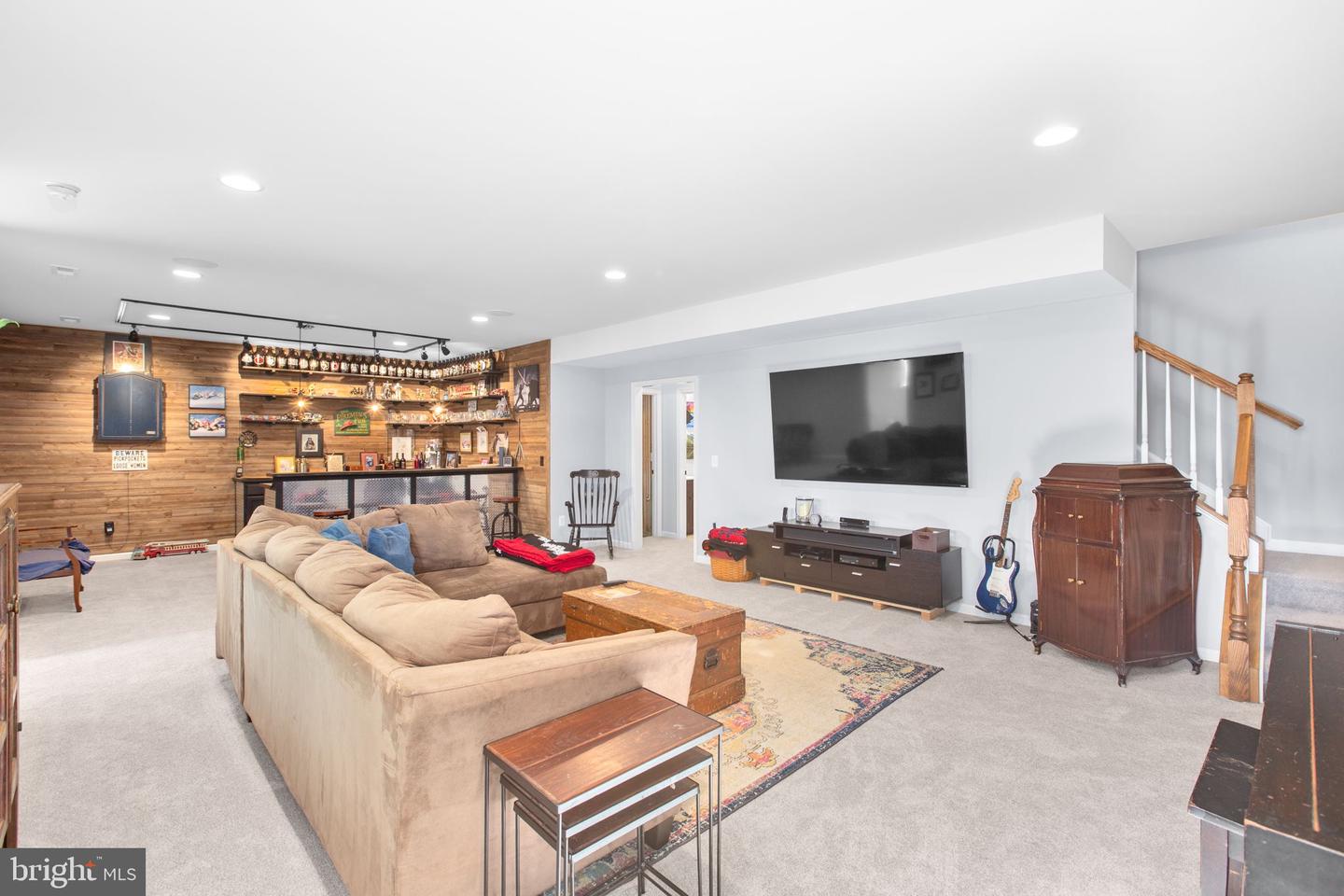 7116 LAKE DR, WARRENTON, Virginia 20187, 4 Bedrooms Bedrooms, 18 Rooms Rooms,4 BathroomsBathrooms,Residential,For sale,7116 LAKE DR,VAFQ2018366 MLS # VAFQ2018366